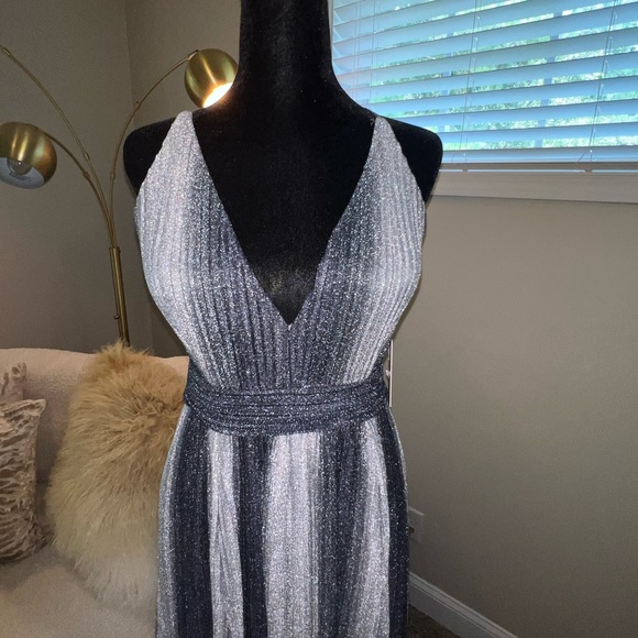 AQUA: Black/Silver Ombre Formal Dress - Size 8 - Picture 3 of 13